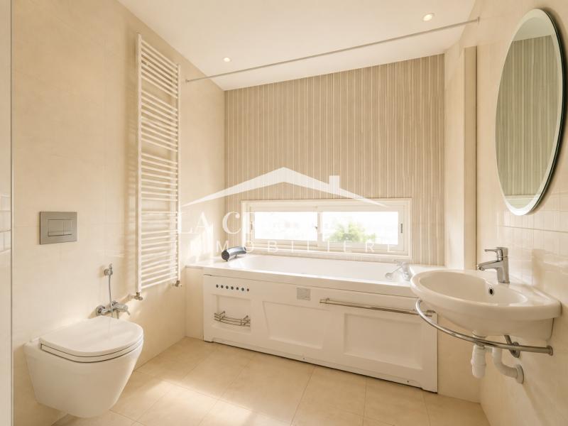 Penthouse meublé S+4 avec piscine et vue sur lac au Lac 2